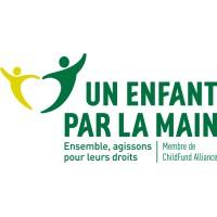 Un Enfant Par La Main